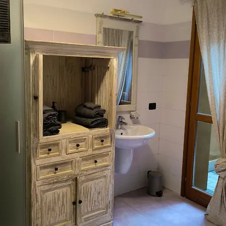 Gloria's Gardenia Retreat Apartment